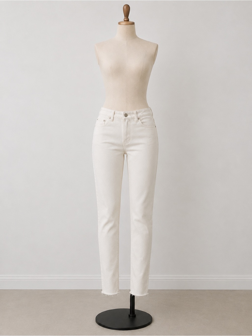 White High Rise Straight Leg Jeans Size 9 Minimal Clean Girl Denim